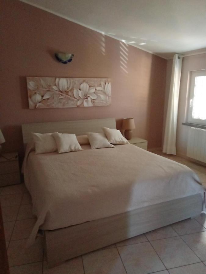 Casa Vacanza Le 2 Isole Suni ภายนอก รูปภาพ