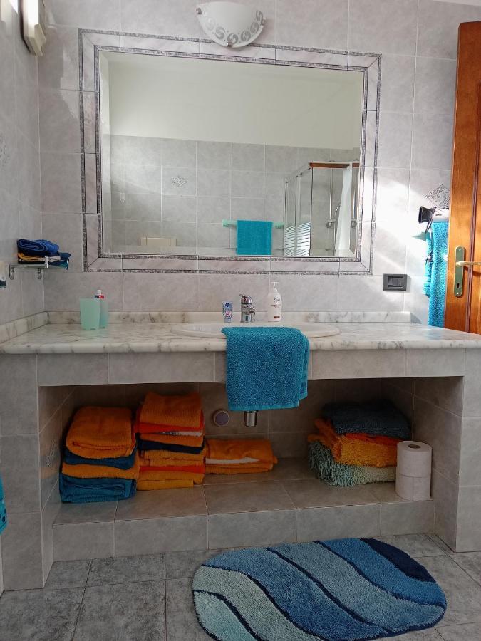 Casa Vacanza Le 2 Isole Suni ภายนอก รูปภาพ