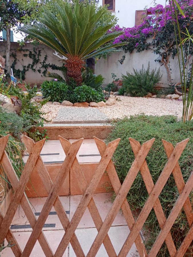 Casa Vacanza Le 2 Isole Suni ภายนอก รูปภาพ