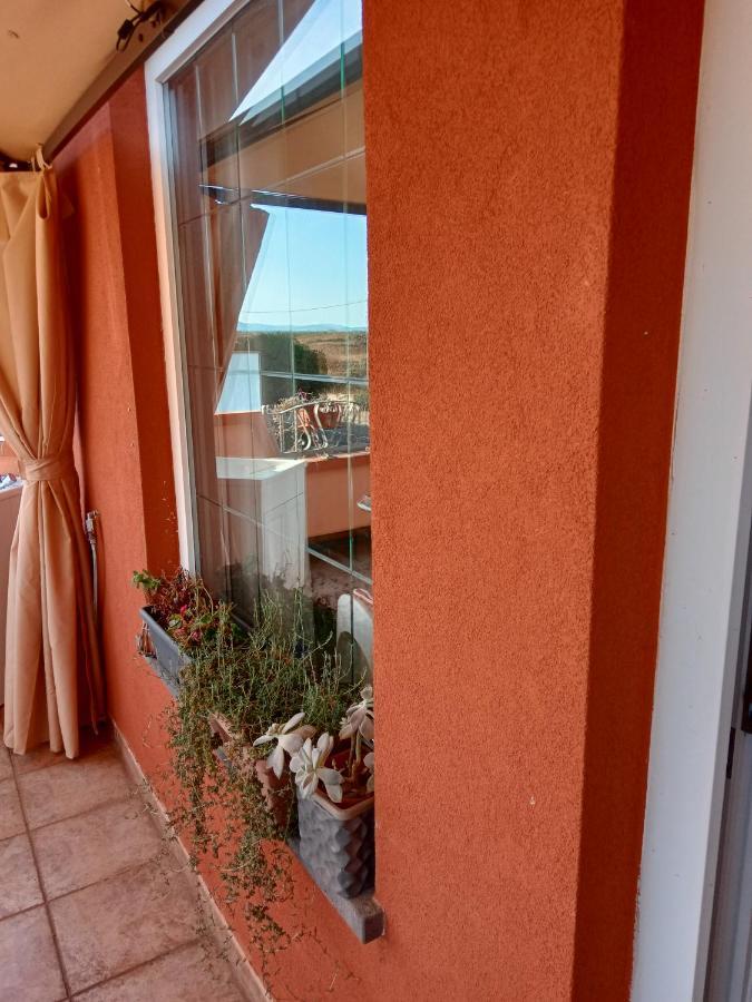Casa Vacanza Le 2 Isole Suni ภายนอก รูปภาพ
