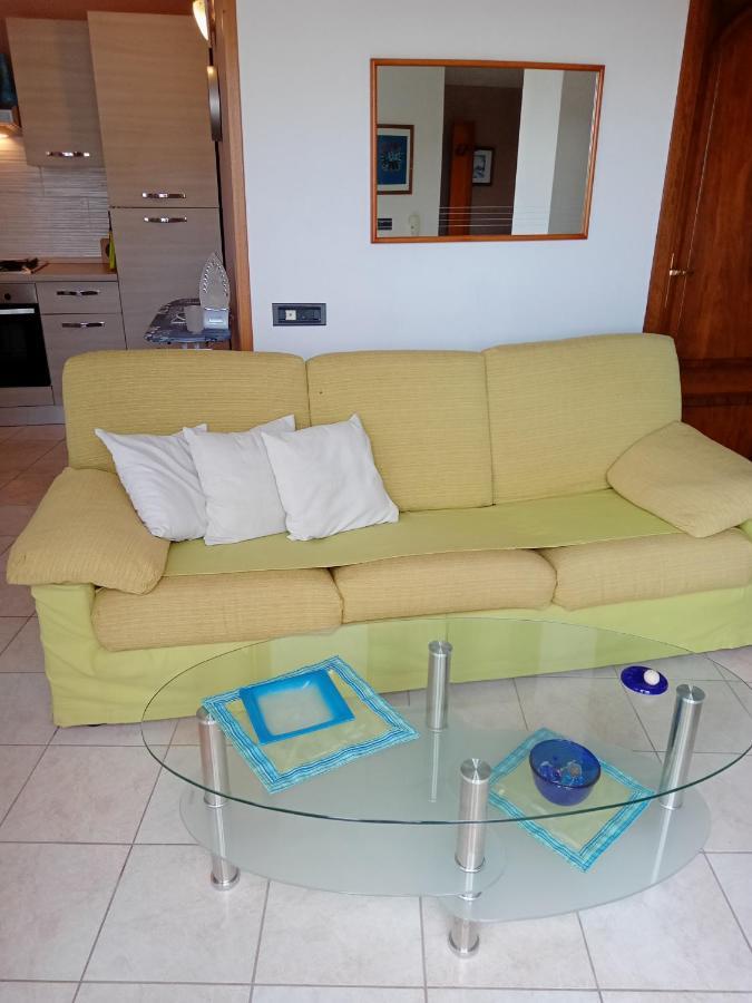 Casa Vacanza Le 2 Isole Suni ภายนอก รูปภาพ